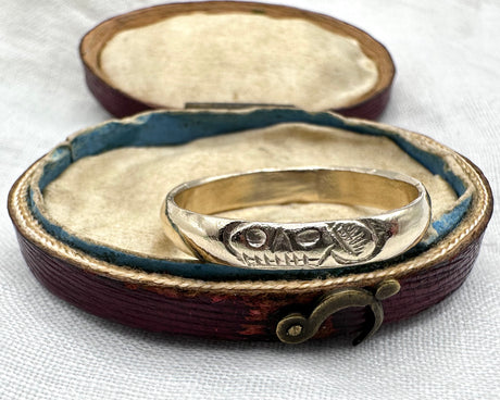 gold skull mourning ring