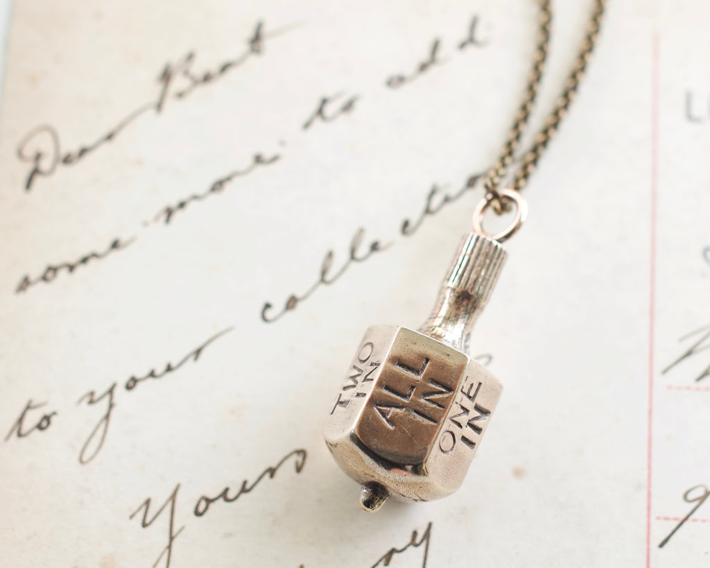 put and take spinner necklace