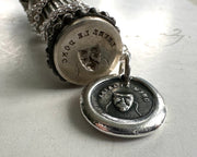levez le donc necklace