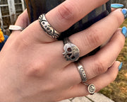 winged skull ring - mourning band - memento mori