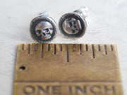 skull earrings