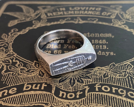 skeleton signet ring - memento mori jewelry