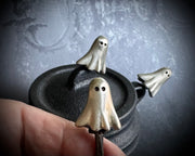 ghosts in the house - Felicia the ghost - magnetic haunted home decor