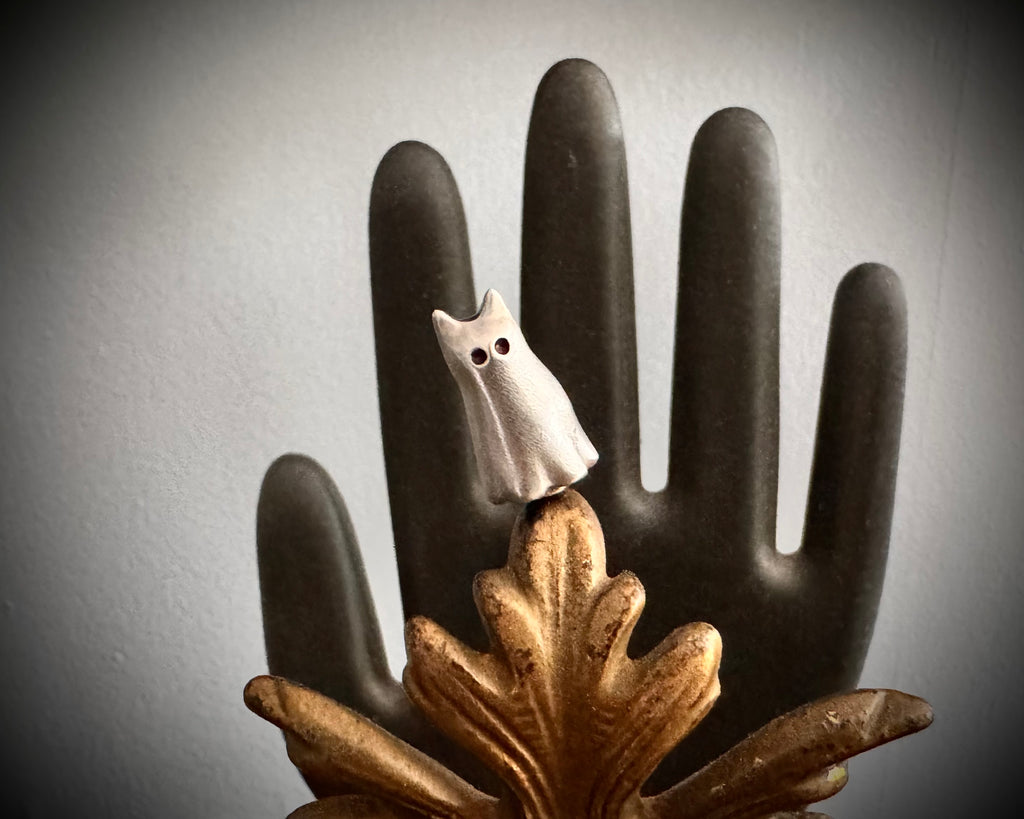 ghosts in the house - Clara the cat ghost - magnetic haunted home decor