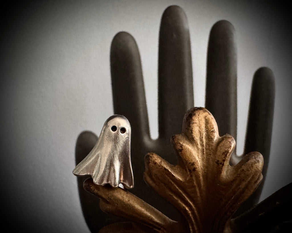 ghosts in the house - Felicia the ghost - magnetic haunted home decor